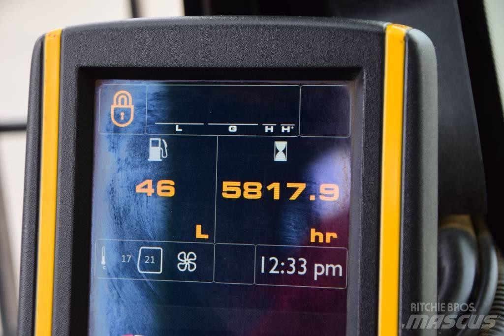 JCB JS131LC PLUS Гусеничні екскаватори