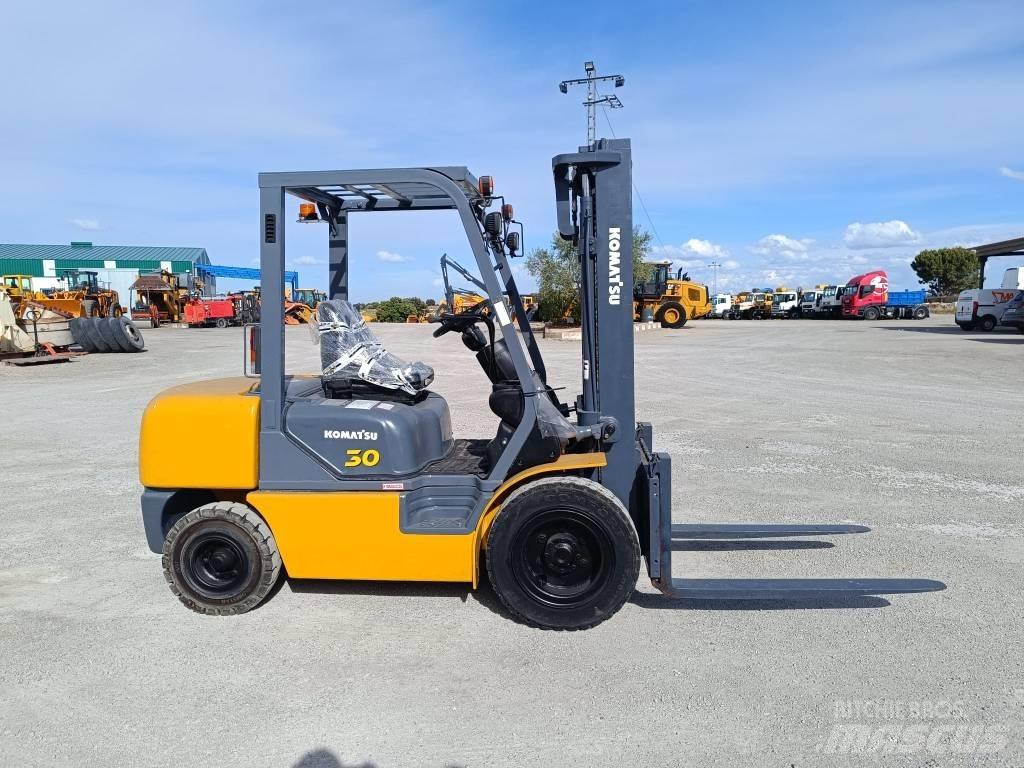 Komatsu FD30T-14 Інше