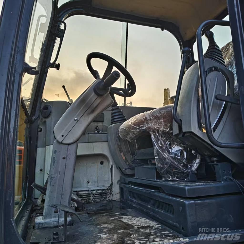 Hyundai 60 W Колісні екскаватори