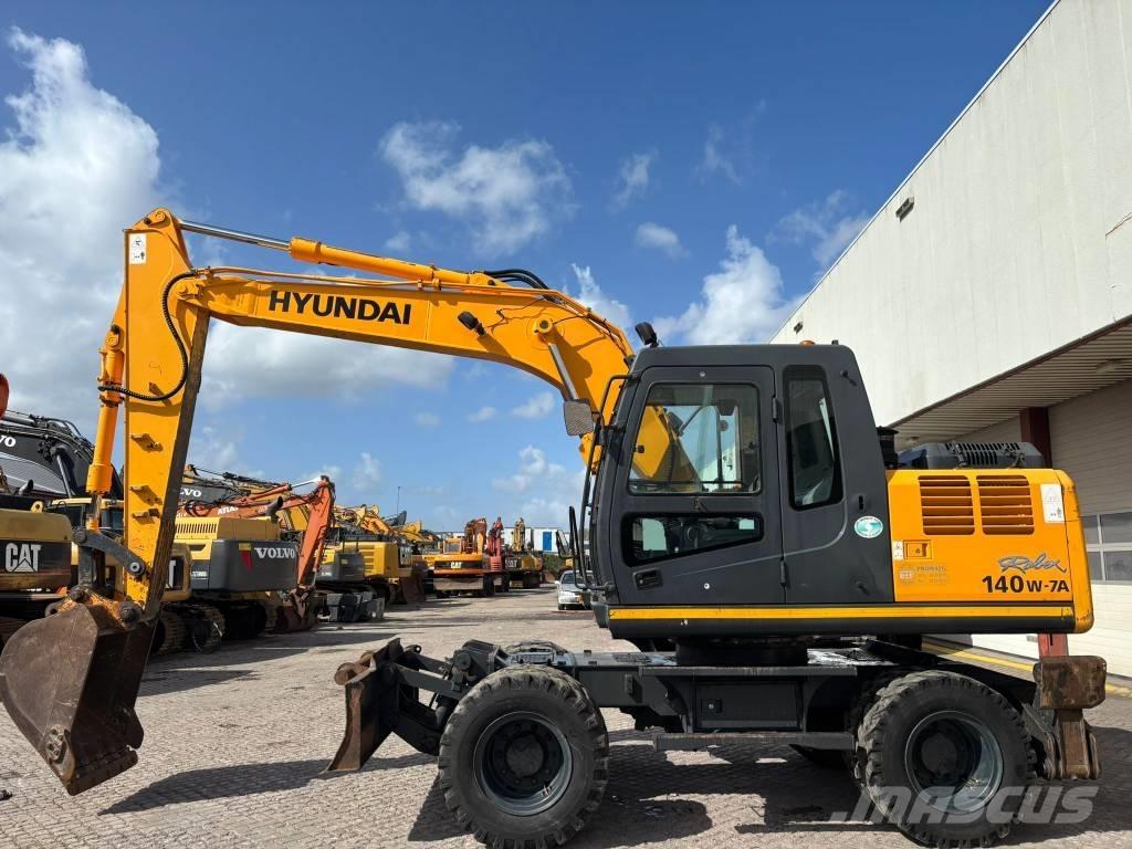 Hyundai 140W-7A Колісні екскаватори