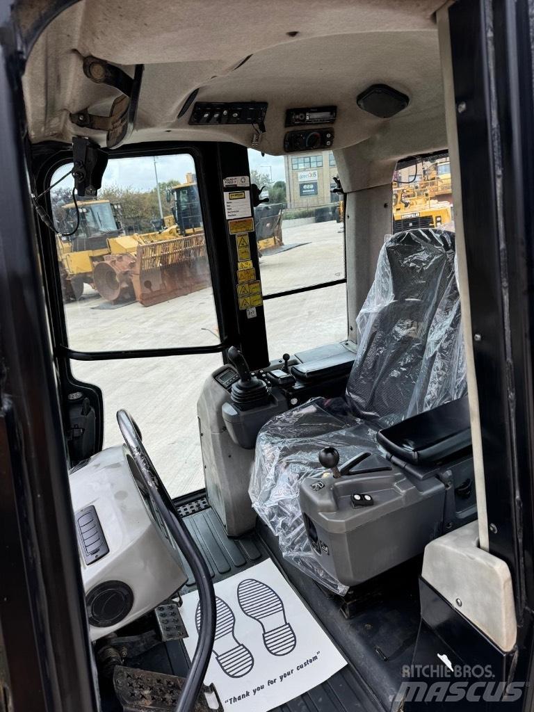 CAT 953D Гусеничні вантажники