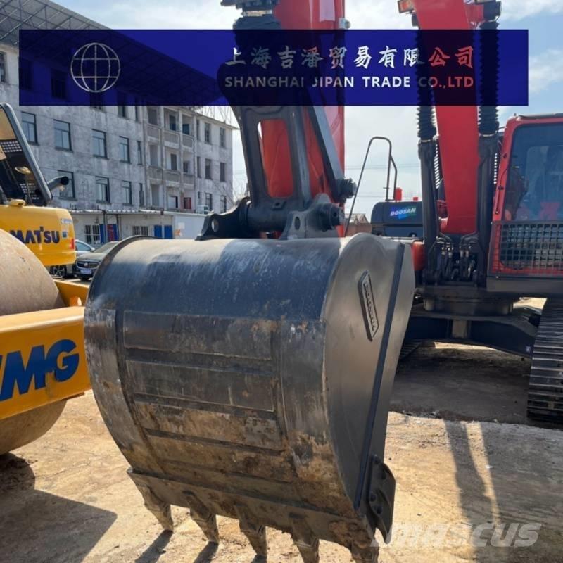 Doosan DX 225 LC Гусеничні екскаватори