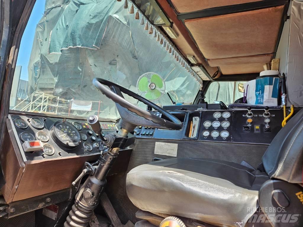 Grove KMK5160 Гусеничні крани