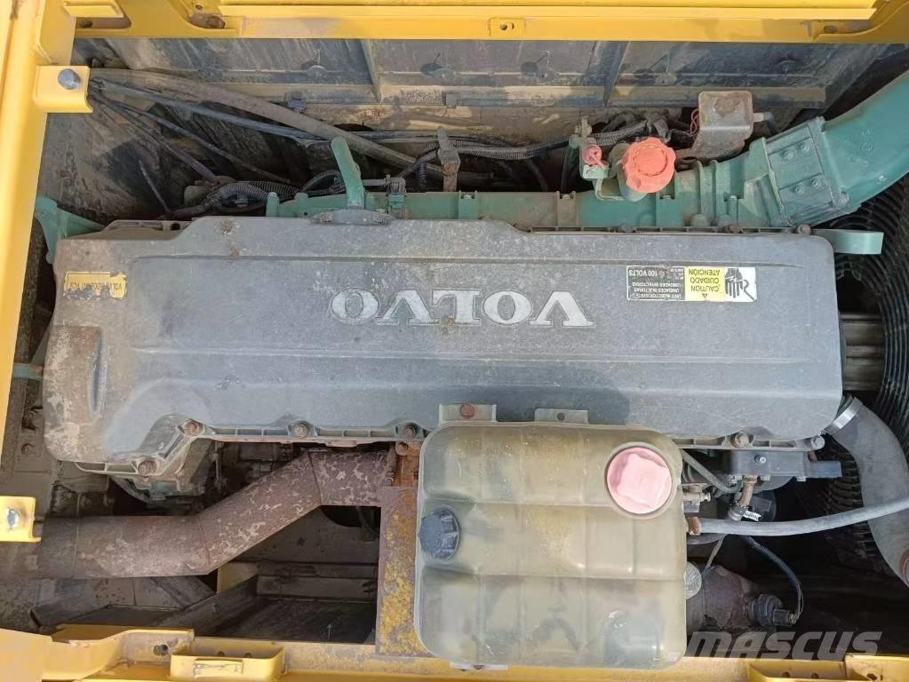Volvo EC 480 Гусеничні екскаватори