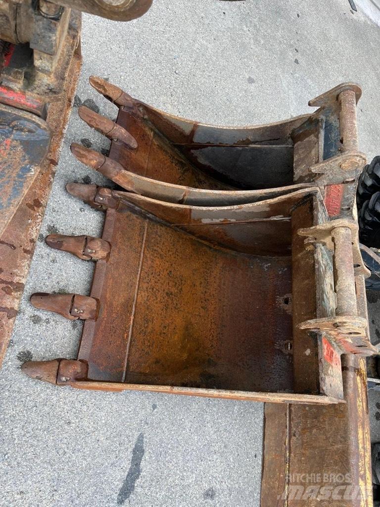 Komatsu PW 98 MR-8 Середні екскаватори 7т. - 12т.