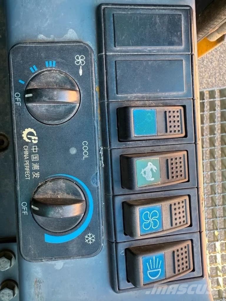 Yuchai YC 60-7 Гусеничні екскаватори