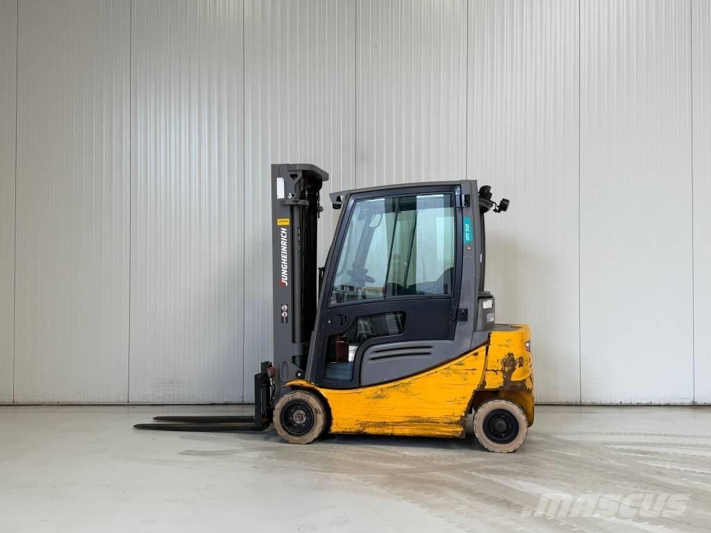Jungheinrich EFG320 Електронавантажувачі