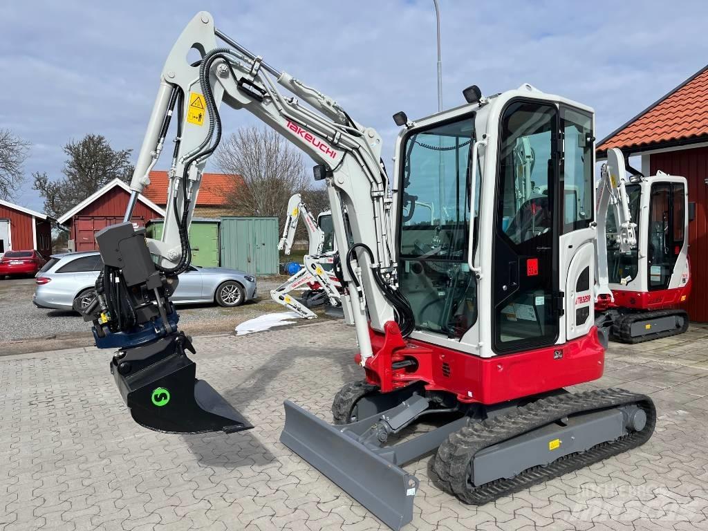 Takeuchi TB325R Міні-екскаватори < 7т