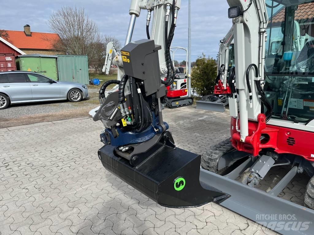 Takeuchi TB325R Міні-екскаватори < 7т