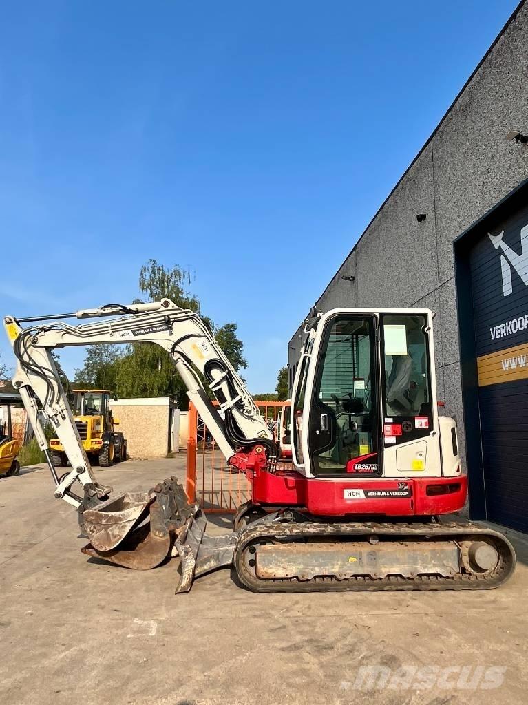 Takeuchi TB 257 FR Міні-екскаватори < 7т