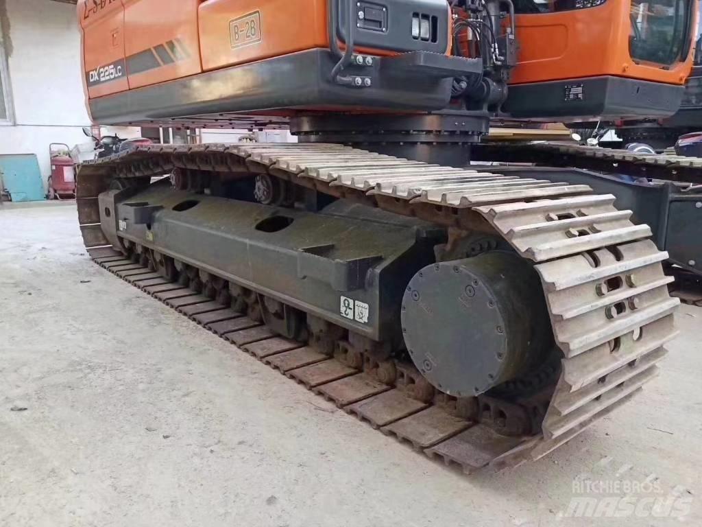 Doosan DX 225 LC Гусеничні екскаватори