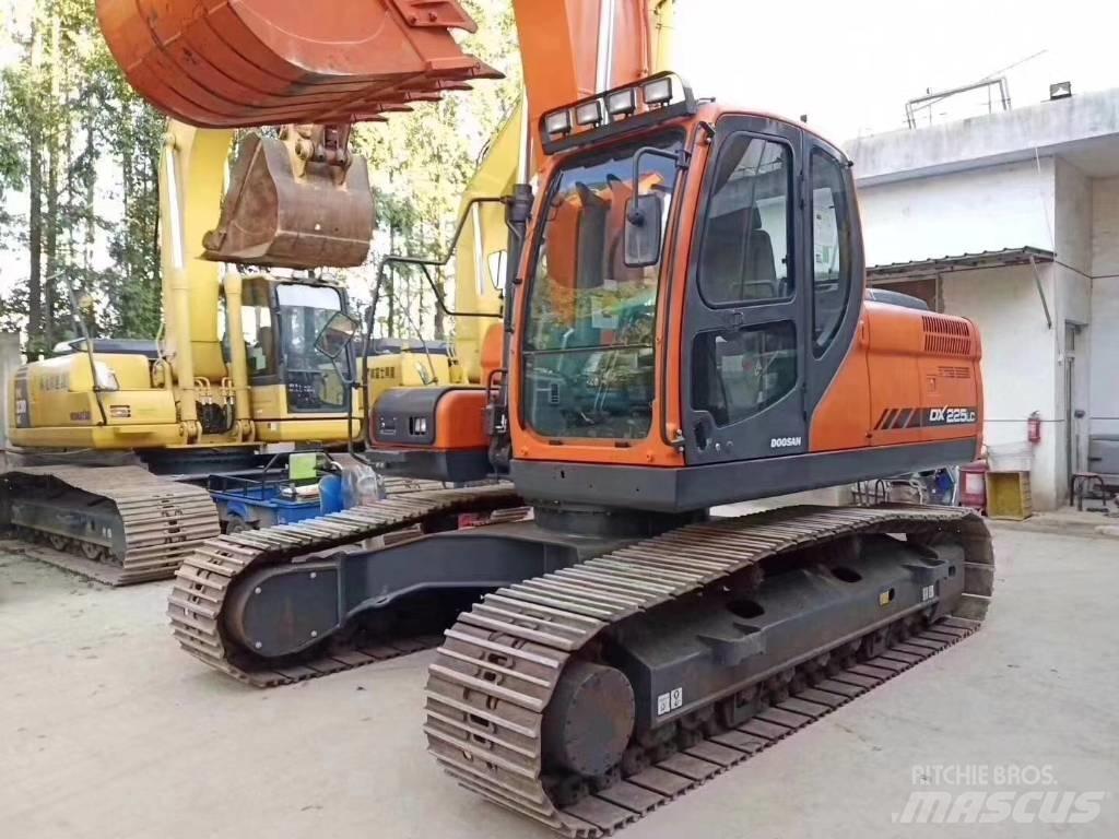 Doosan DX 225 LC Гусеничні екскаватори