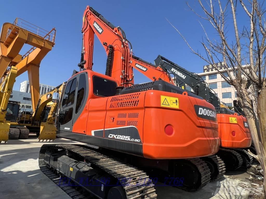 Doosan DX225 Гусеничні екскаватори
