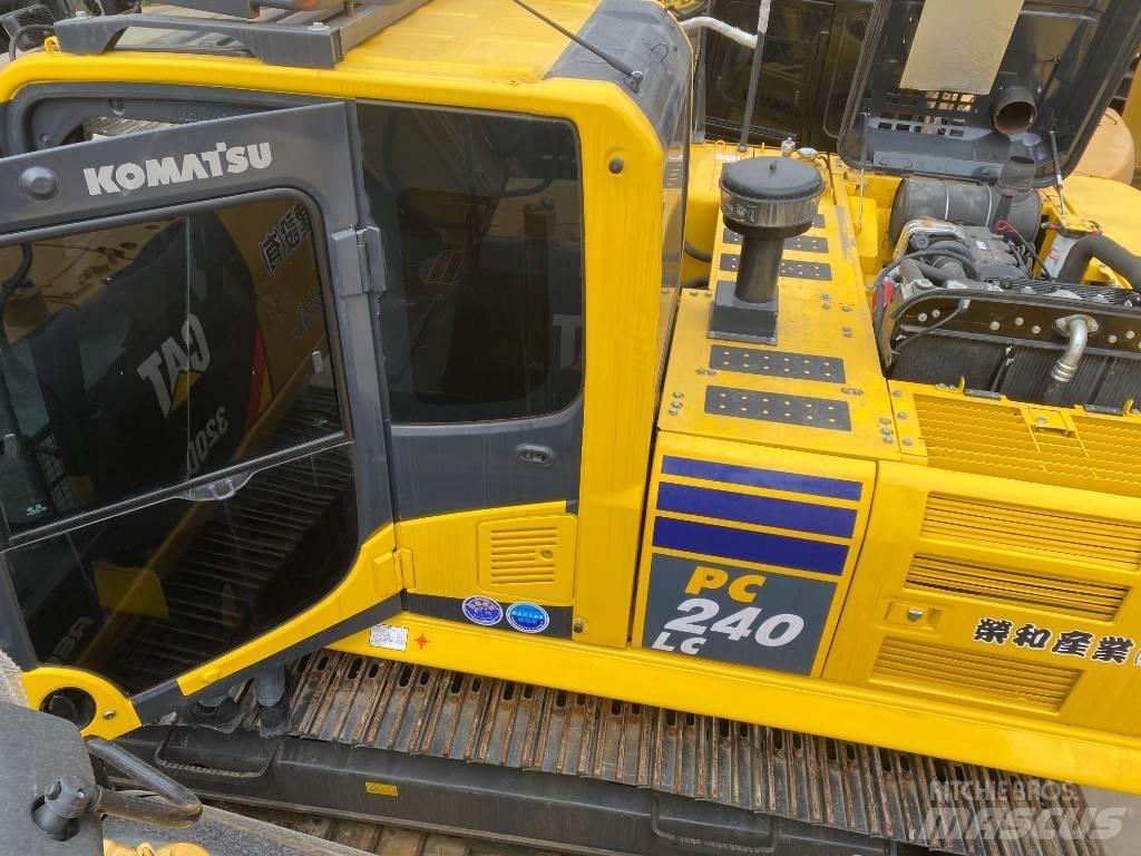 Komatsu PC 240 Гусеничні екскаватори
