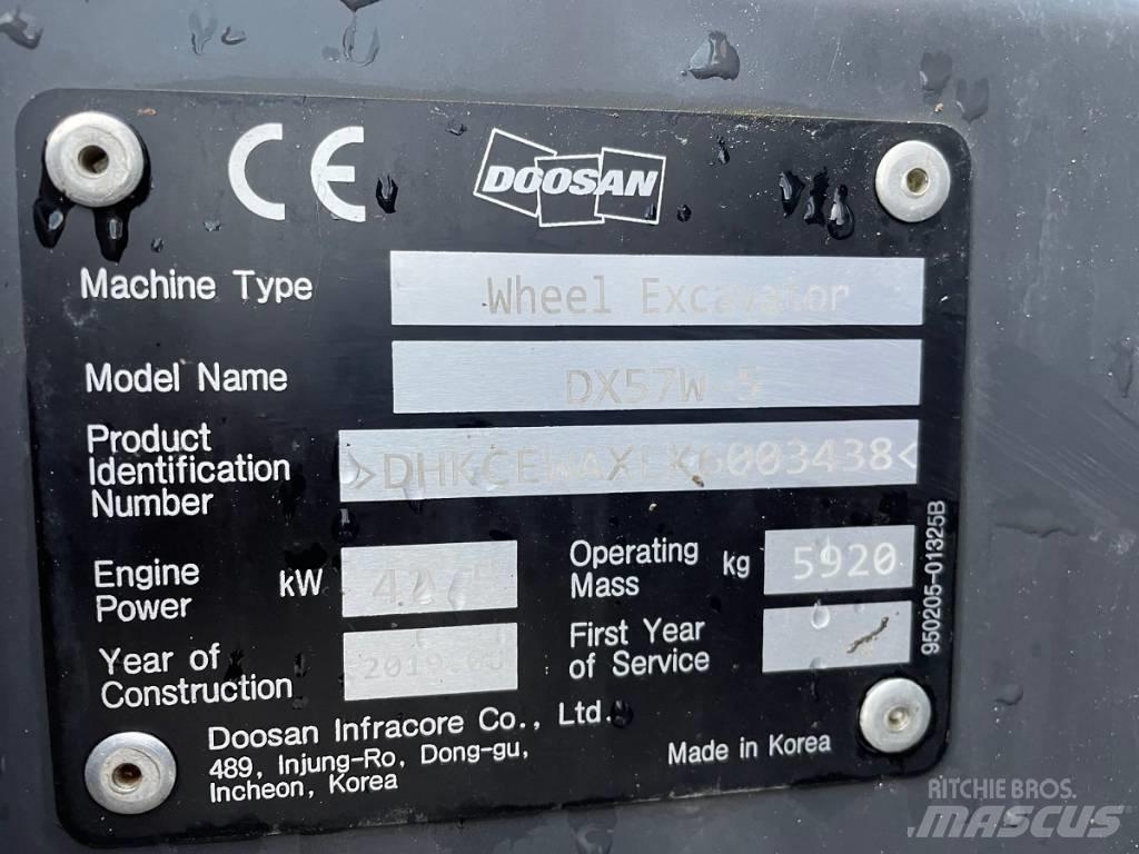 Doosan DX 57 W-5 Колісні екскаватори