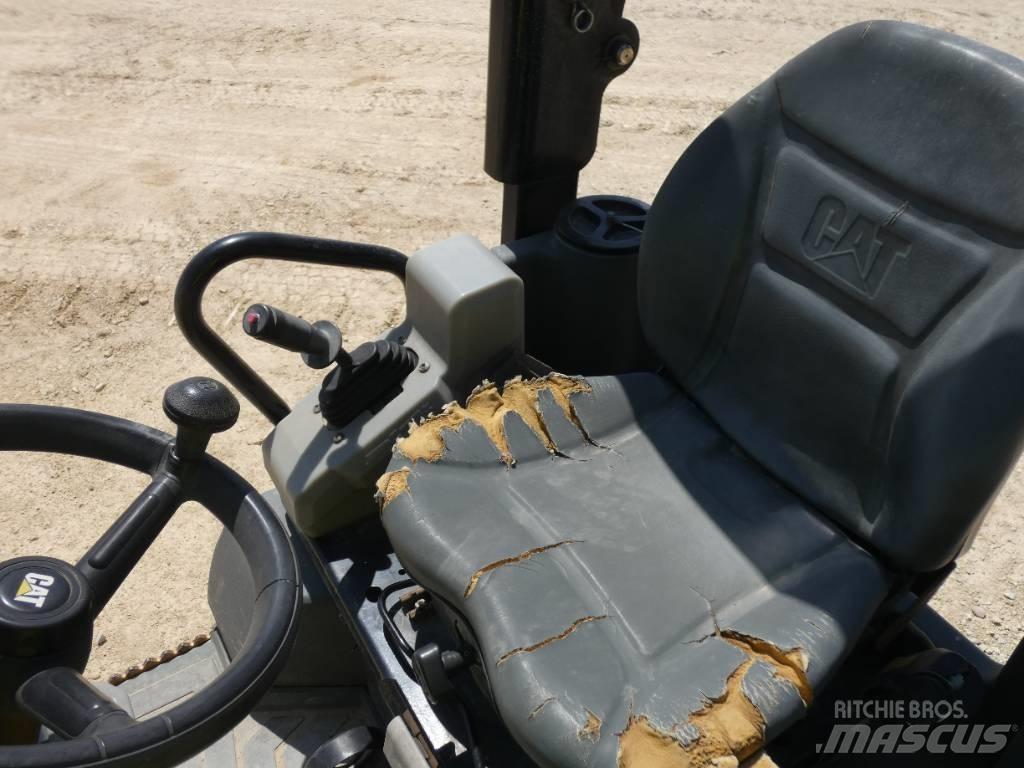 CAT CB 24 B Котки тротуарні