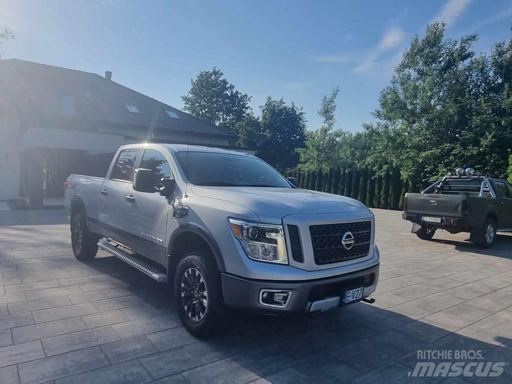 Nissan TITAN XD PRO Пікапи / Бічне розвантаження