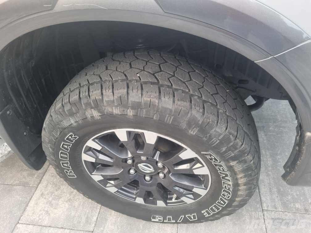 Nissan TITAN XD PRO Пікапи / Бічне розвантаження