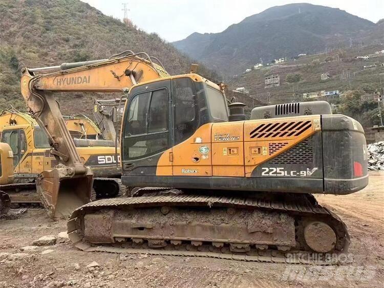 Hyundai R215VS Колісні екскаватори