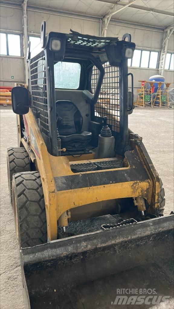 CAT 216 B Міні-навантажувачі