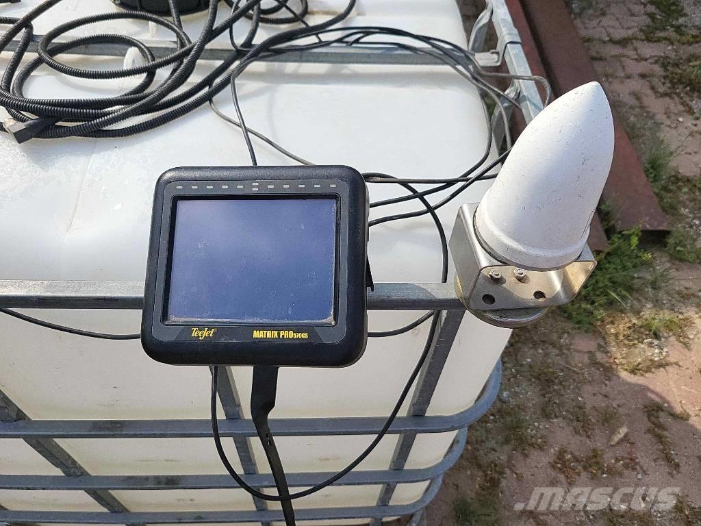  Greenpon Pony 3000 Причіпні обприскувачі