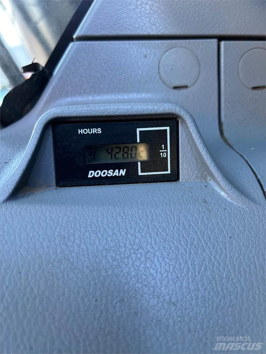 Doosan DX340LC-5 Гусеничні екскаватори