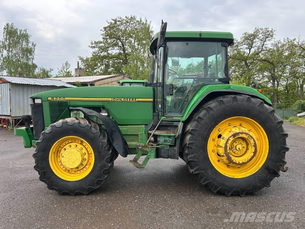 John Deere 8200 Трактори