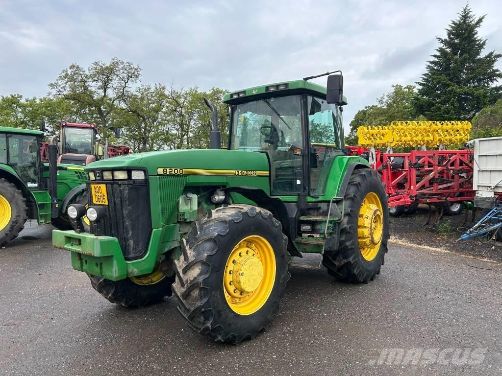 John Deere 8200 Трактори