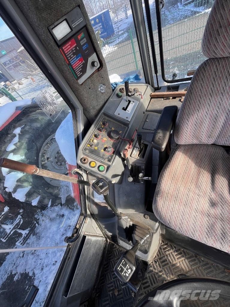 Massey Ferguson 3690 Трактори