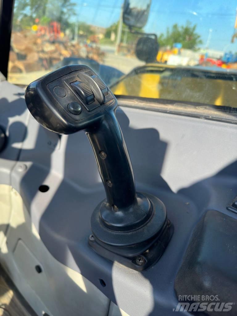 CAT TH407AG Телескопічний навантажувач