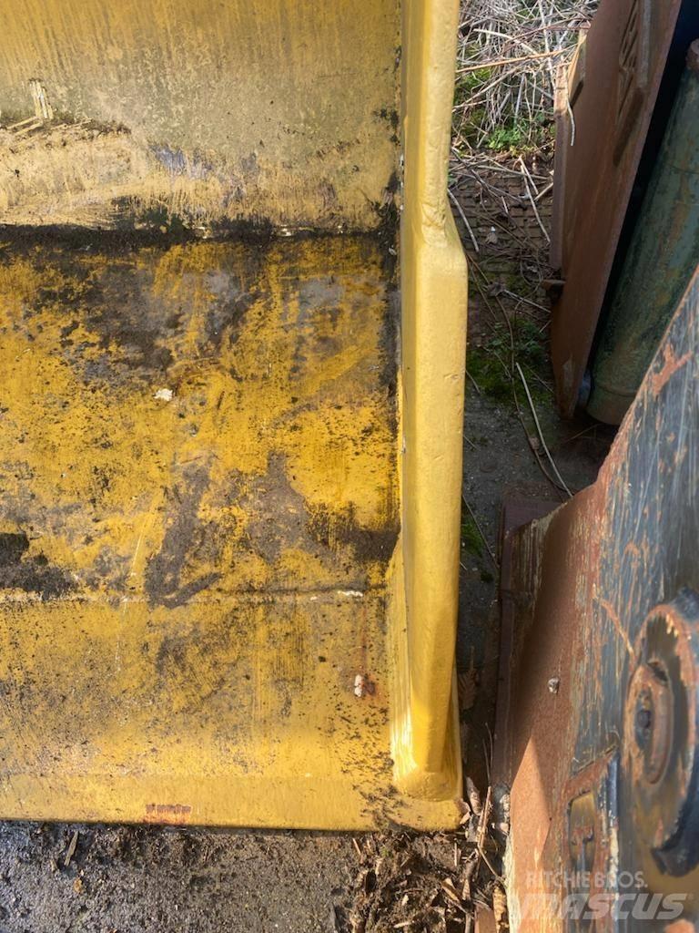 CAT 972 Ковші