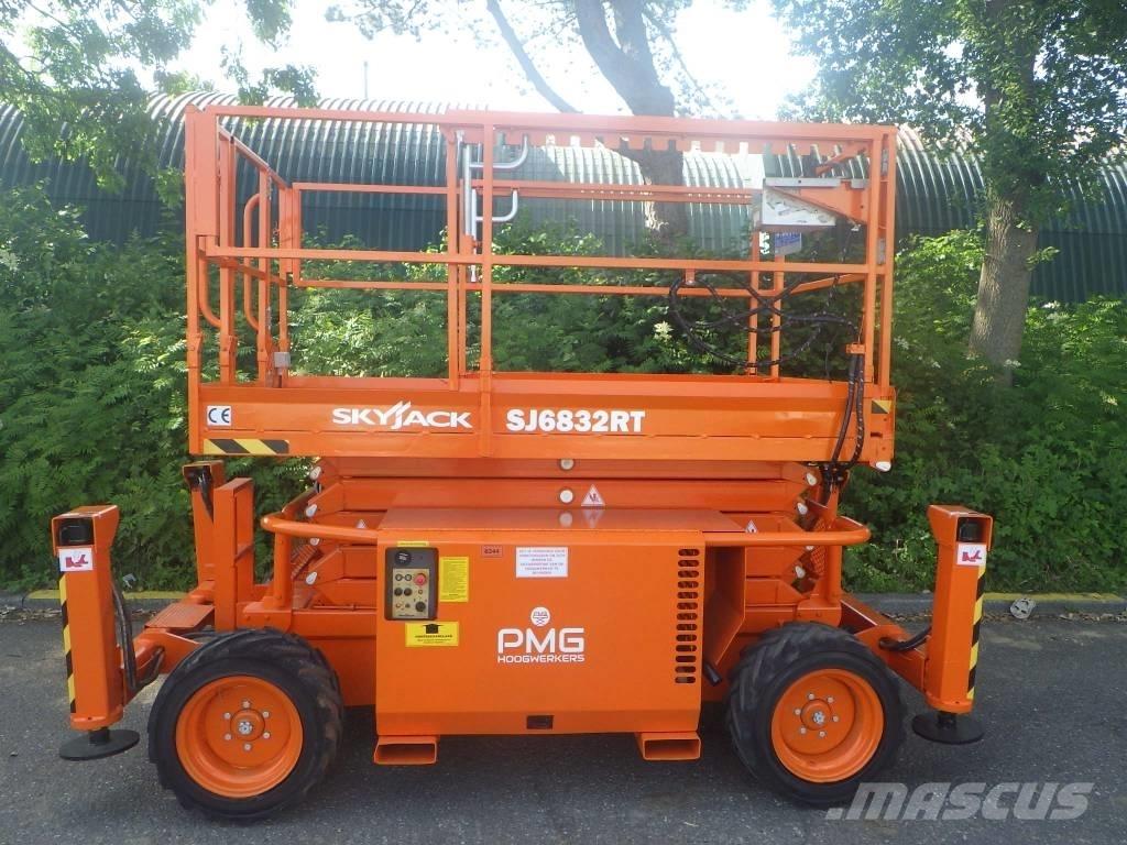 SkyJack SJ6832RT Підйомники-ножиці