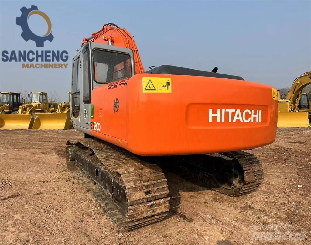 Hitachi EX 200 Гусеничні екскаватори