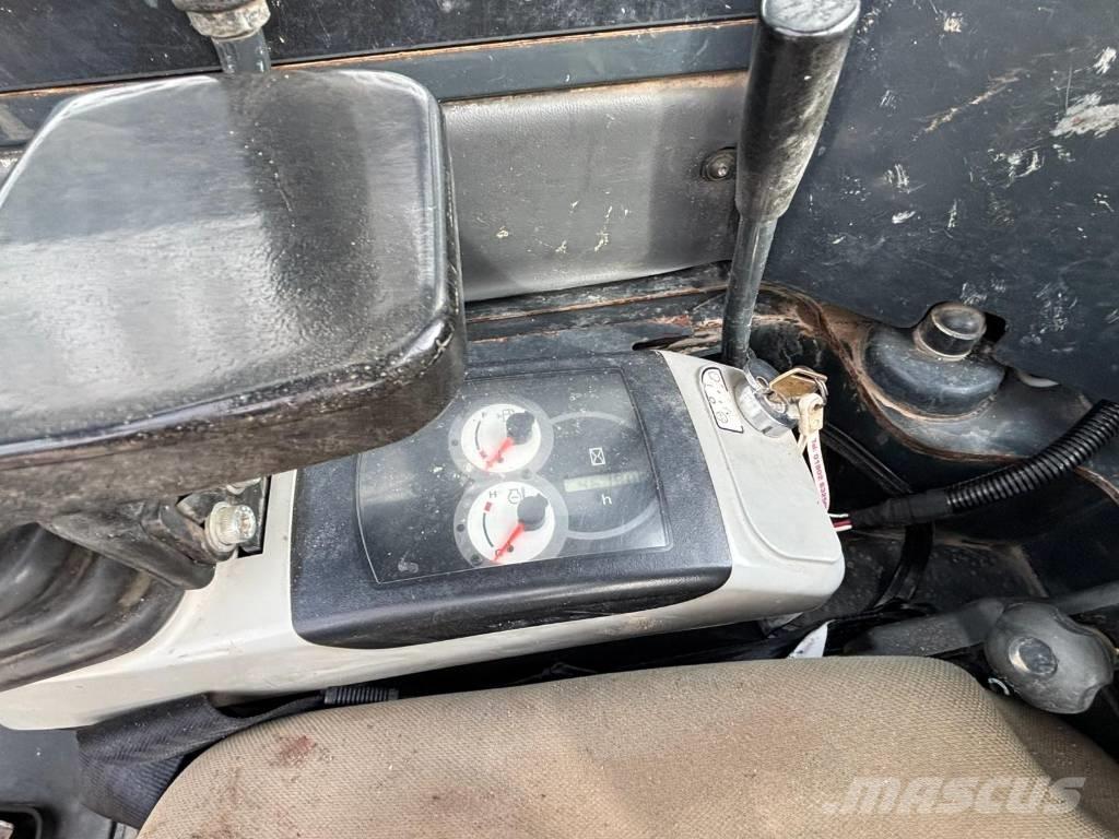 Komatsu PC 26 MR-3 Міні-екскаватори < 7т