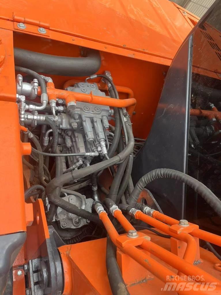 Hitachi ZX70 Гусеничні екскаватори