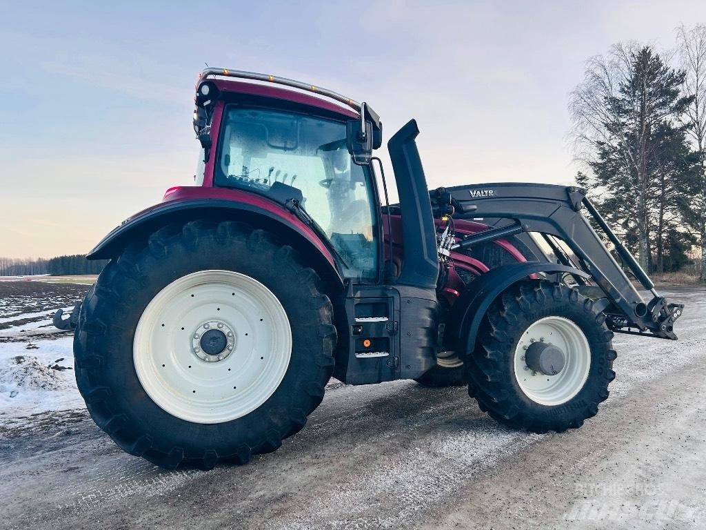 Valtra T 215 Active Трактори