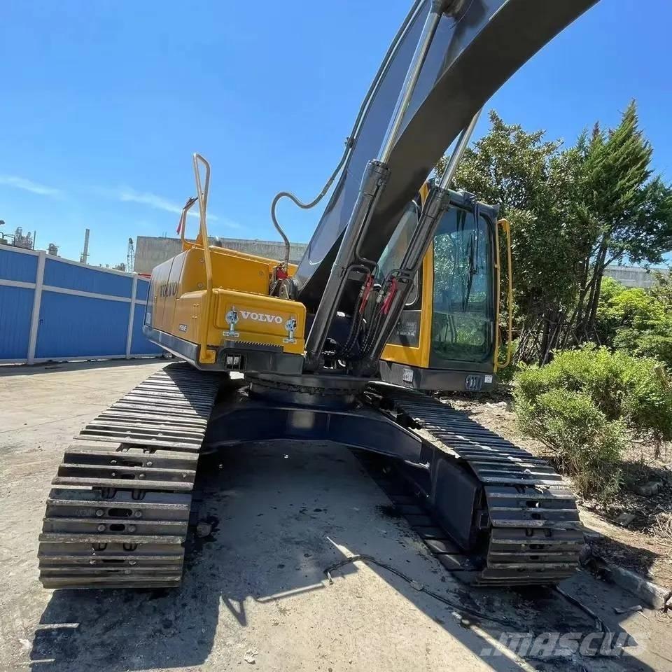 Volvo EC210B Гусеничні екскаватори