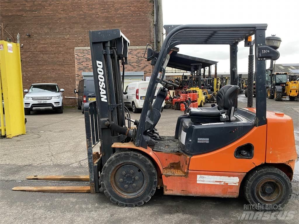 Doosan D25S-5 Дизельні навантажувачі