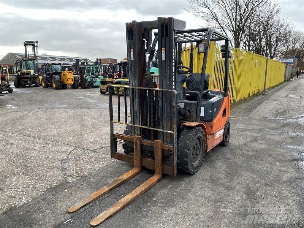 Doosan D25S-5 Дизельні навантажувачі