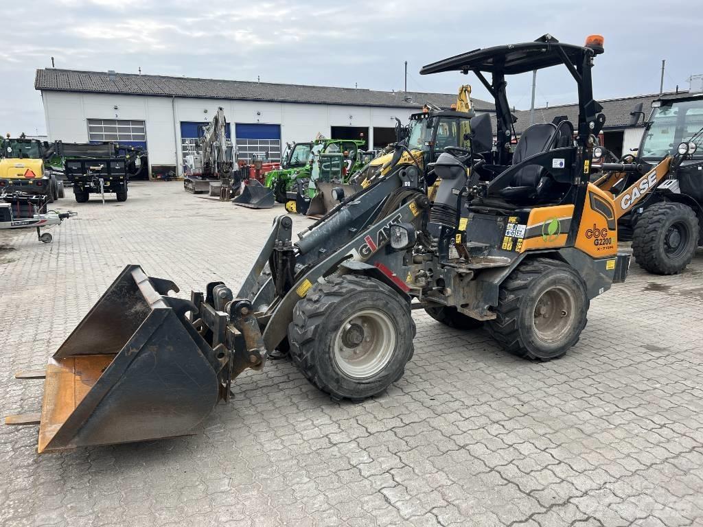 GiANT 2200E Малі навантажувачі