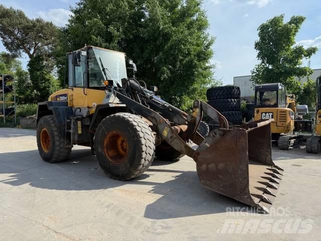 Komatsu WA 200 Фронтальні навантажувачі