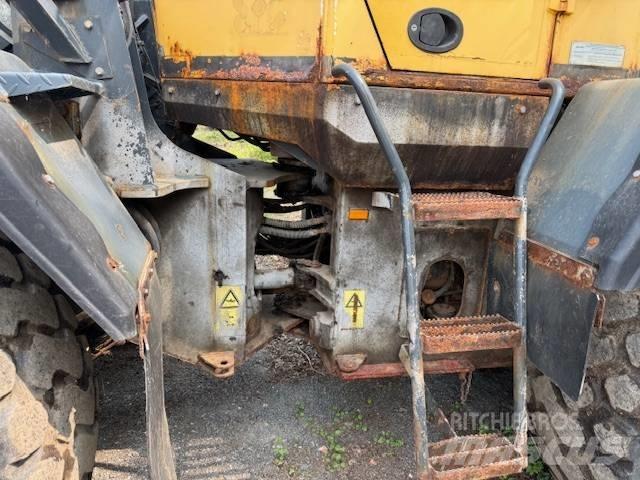 Komatsu WA 200 Фронтальні навантажувачі