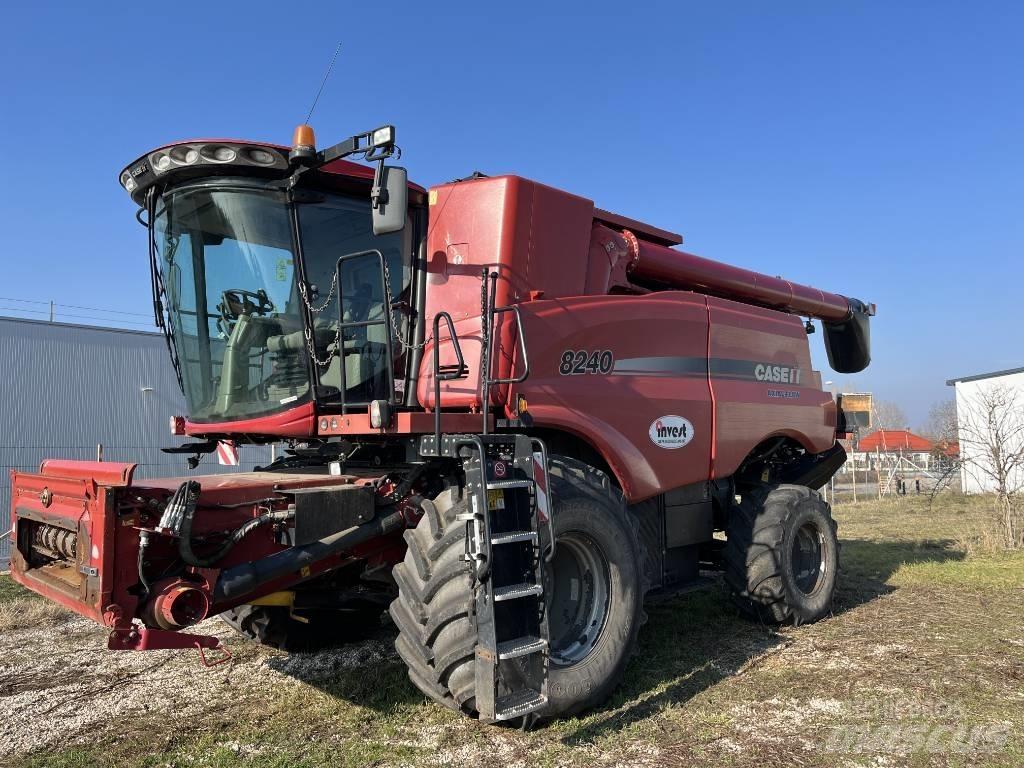 Case IH AF8240 Зернозбиральні комбайни