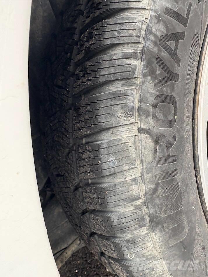 Peugeot 208 Автомобілі