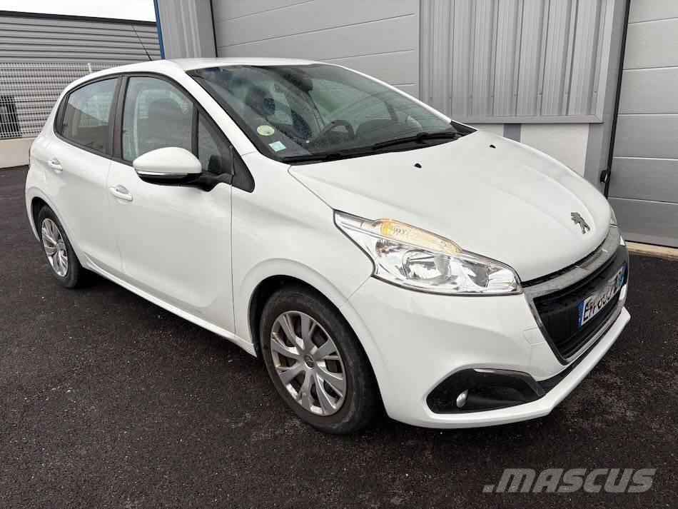 Peugeot 208 Автомобілі