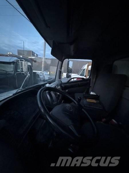 Hino 358 Панельні фургони