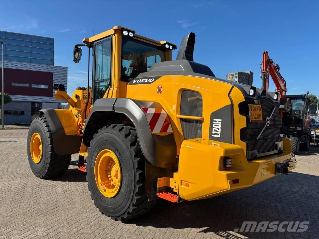 Volvo L 120 H Фронтальні навантажувачі
