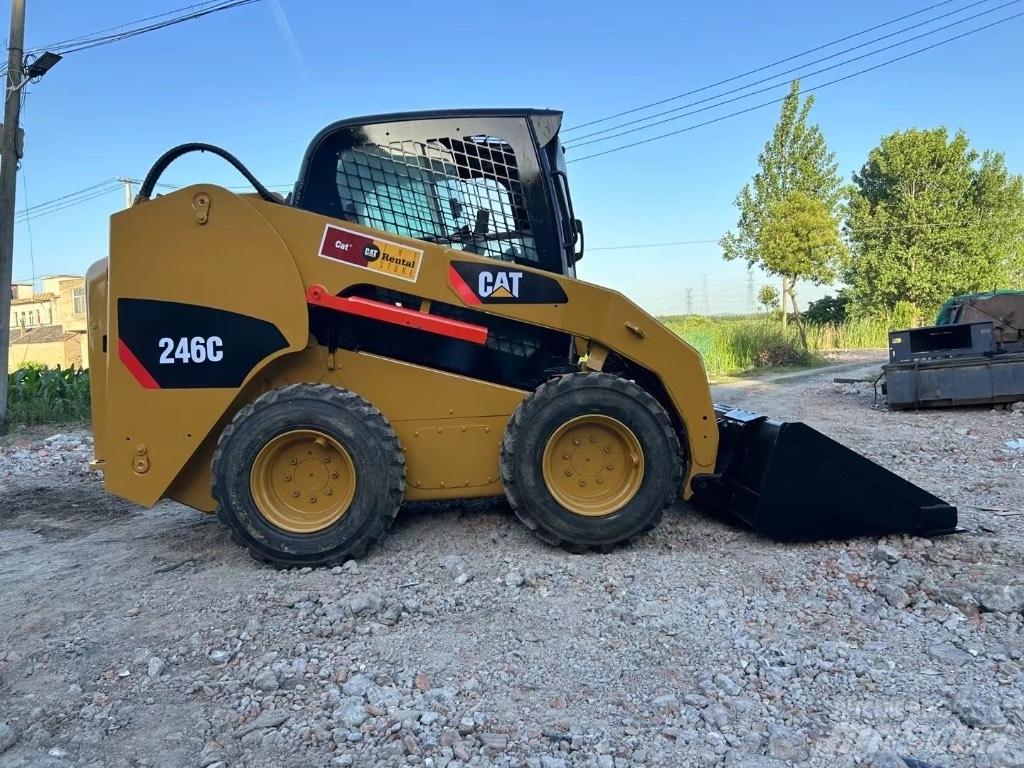 CAT 246 C Міні-навантажувачі