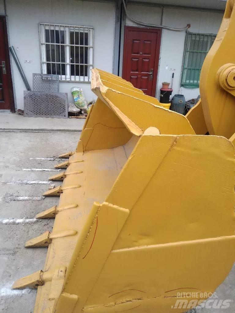 CAT 966F Фронтальні навантажувачі