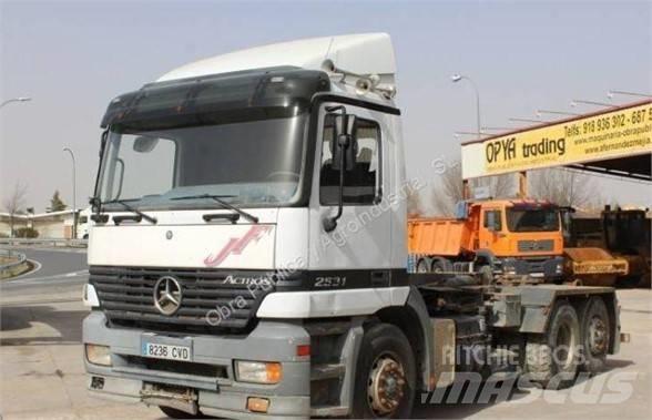 Mercedes-Benz 2531 Автоконтейнеровози